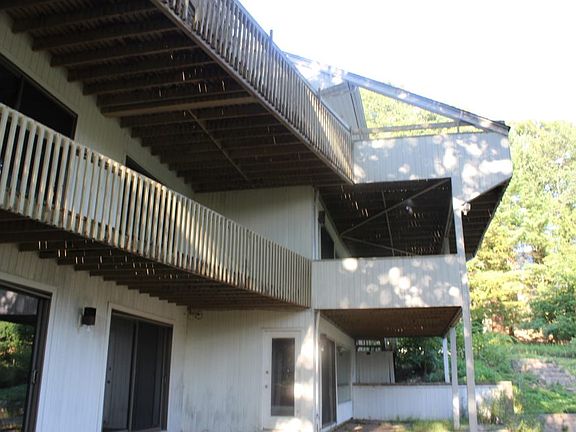 4th image of 4 Southview Ct