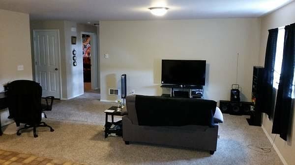 2nd image of 2706 Everett Ave #202