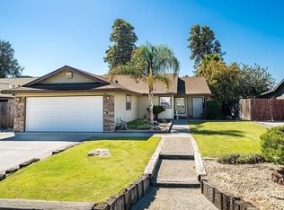 1007 Clover Ln, Hanford, CA