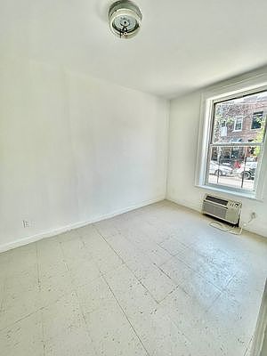 3rd image of 550 Georgia Ave #1L