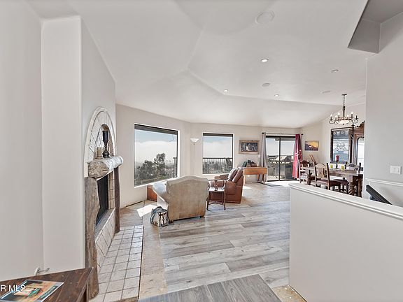 3rd image of 798 Summit Dr