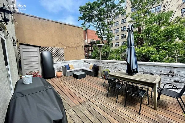 Rented by Sotheby's International Realty | media 11