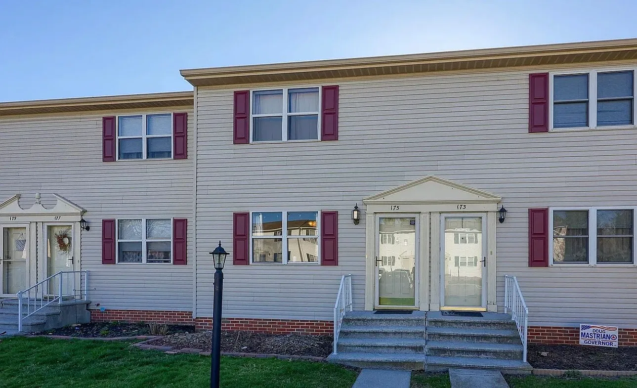 2 bed, 1000 sqft, $1,395 — Photo 1