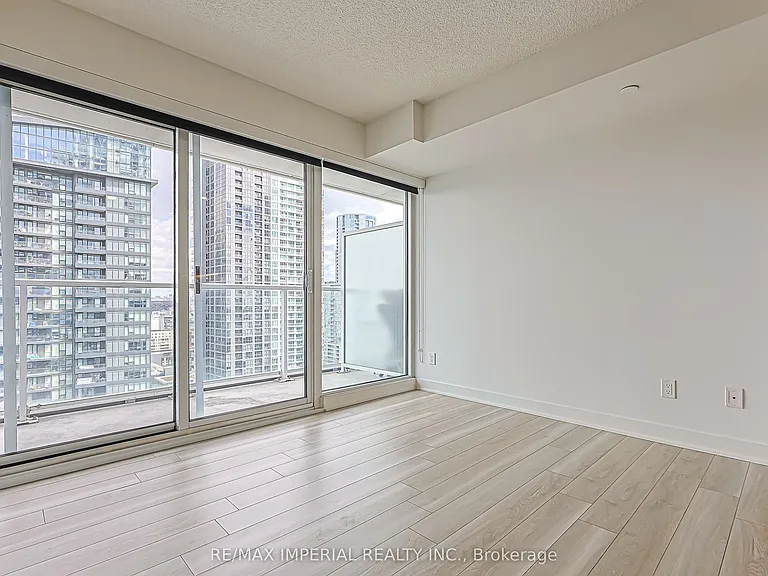 17 Bathurst St #2707 — Photo 18