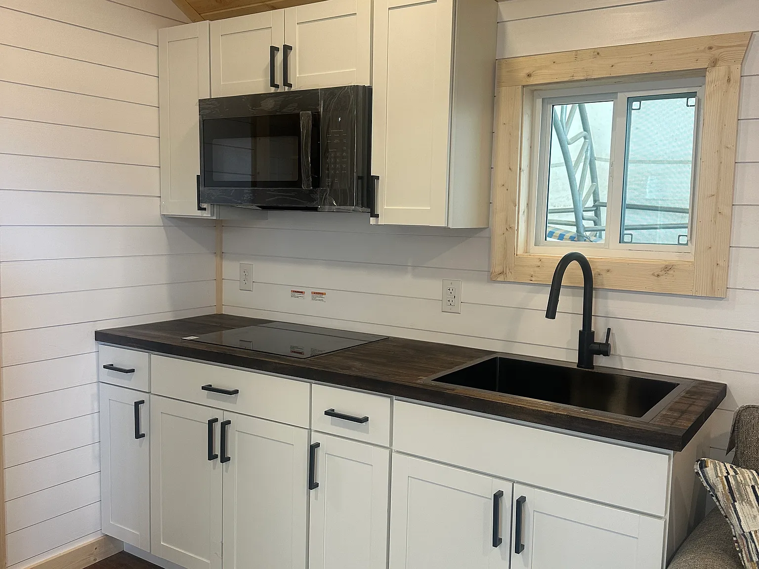 2 bed, 390 sqft, $1,100 — Photo 2