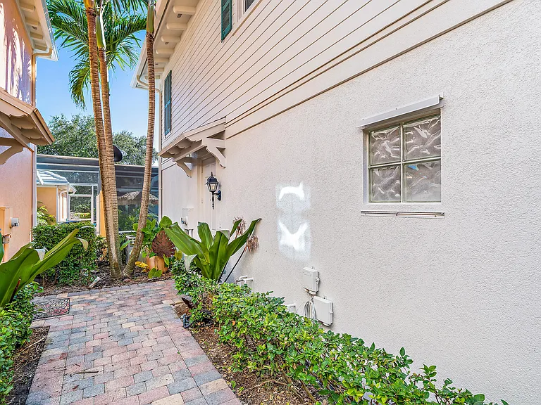 116 Caravelle Dr — Photo 31