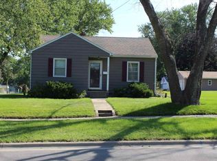 1301 W 11th St, Waterloo, IA 50702