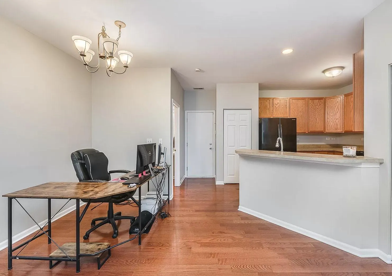 3 bed, 1672 sqft, $2,345 — Photo 3