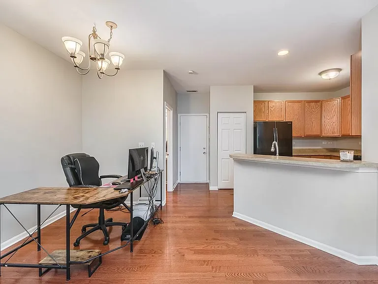 315 Springbrook Trl S — Photo 3
