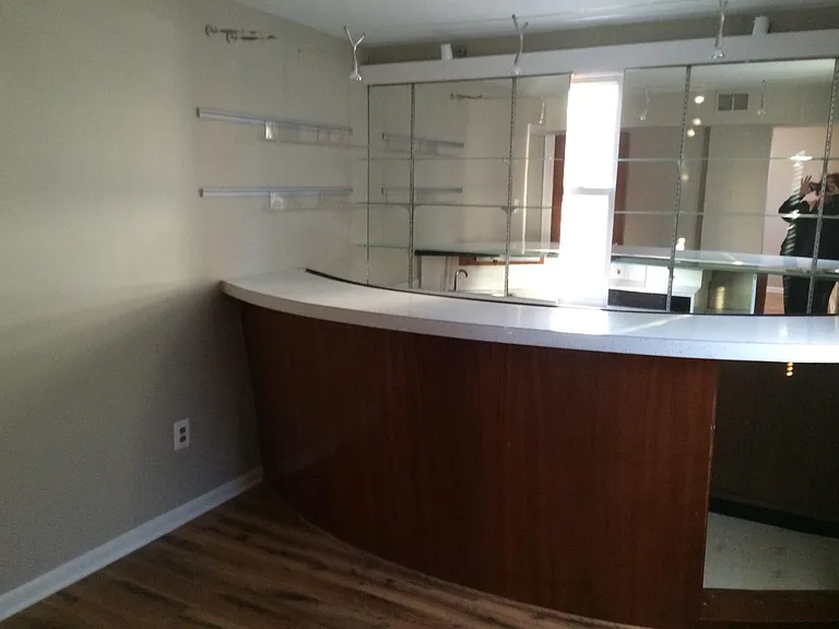 1103 Playford Ln — Photo 23