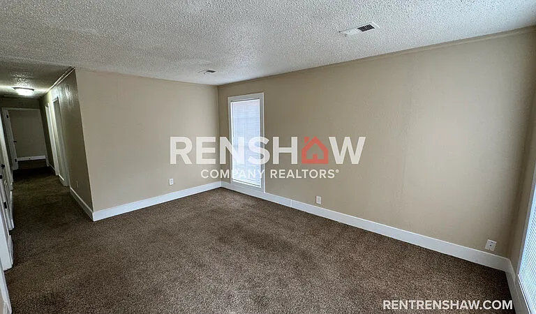 822 Eyers Rd — Photo 2