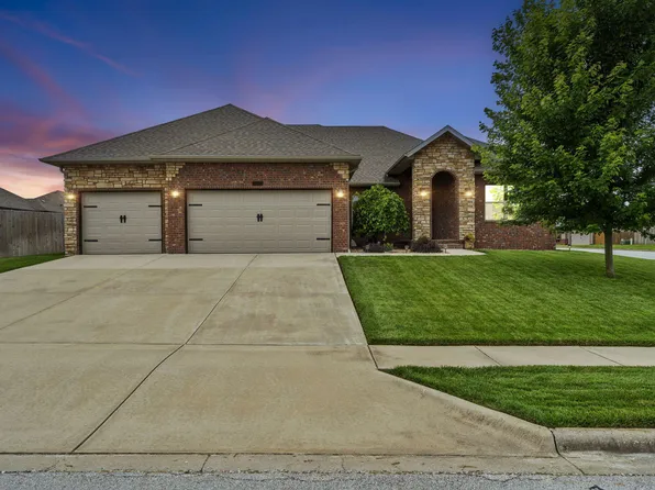 656 N Maplewood Hills Road, Nixa, MO 65714
