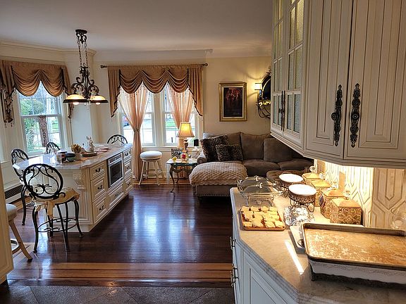 2nd image of 24 Lincoln Ave