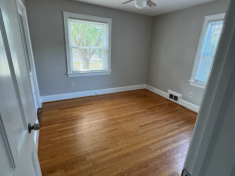 3657 Colonial Ave — Photo 33