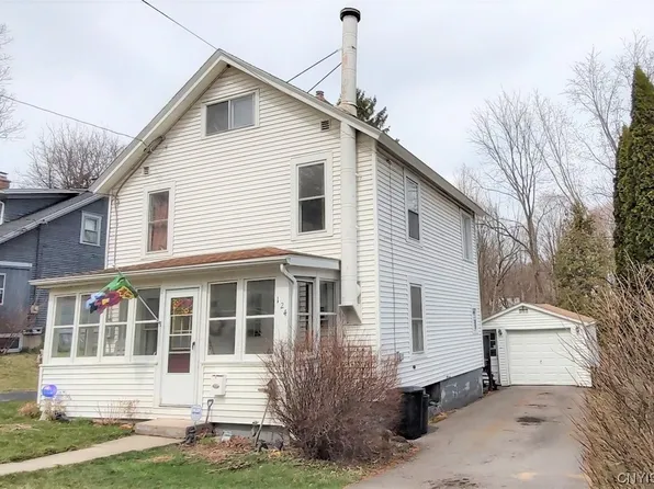 124 Maple Dr, Camillus, NY 13031