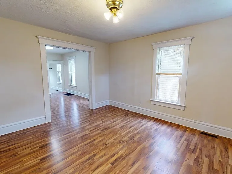 102 E Patterson Ave — Photo 7