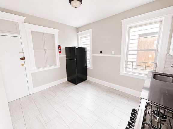 3rd image of 61 Stuyvesant Ave Floor 3