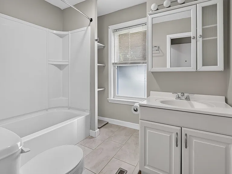 90 Oak St #1 — Photo 13