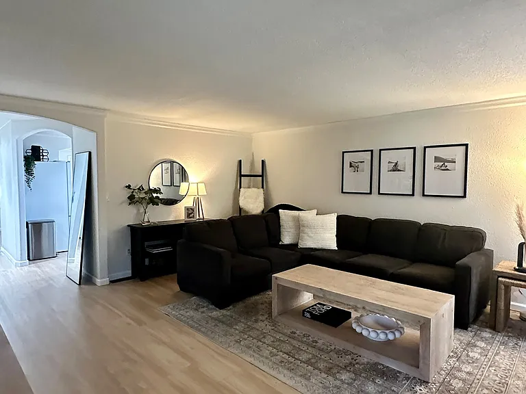 1016 Leonard St — Photo 7