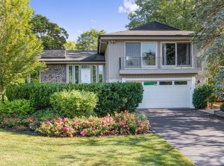 2145 Tanglewood Ct, Highland Park, IL 60035