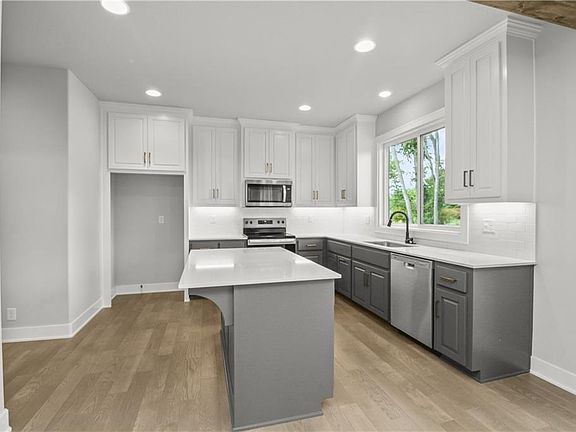 7th image of this home
