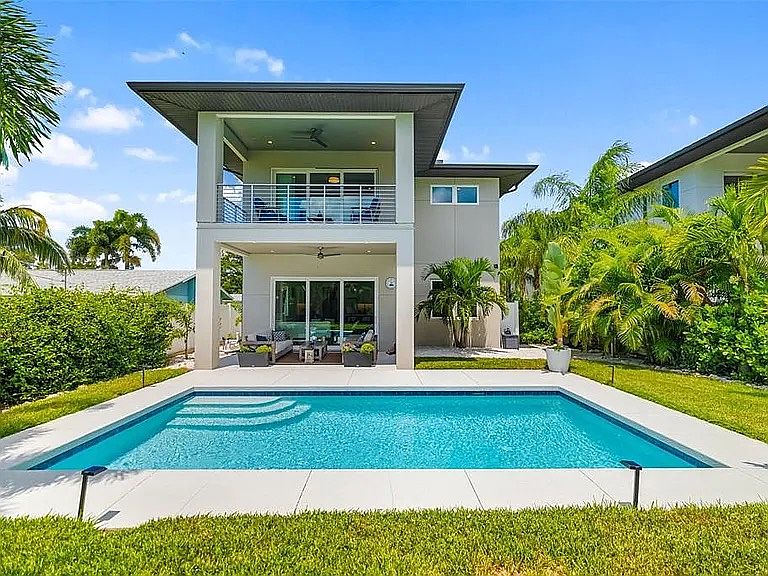 2220 Pine Ter, Sarasota, FL 34231 | Zillow