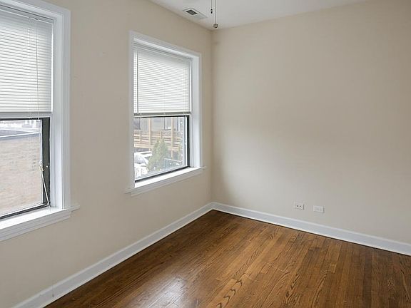 4th image of 1821 W Leland Ave APT 1