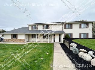174 W Division St NE APT B, Rockford, MI 49341
