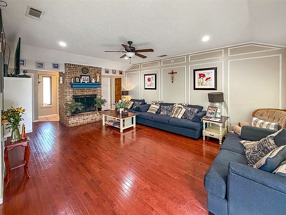 4th image of 5241 Meadowick Ln