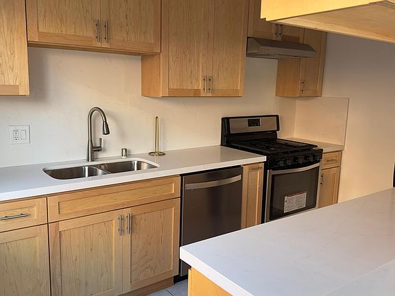5th image of 714 Bay St #2
