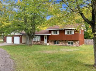 6844 M Rd, Escanaba, MI 49829