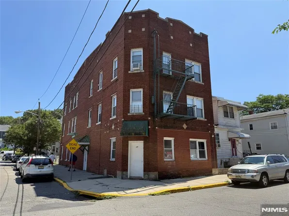 35 Krueger Pl, Passaic, NJ 07055