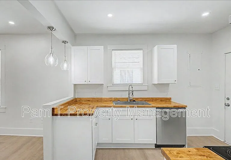 615 W 39th St #B — Photo 10
