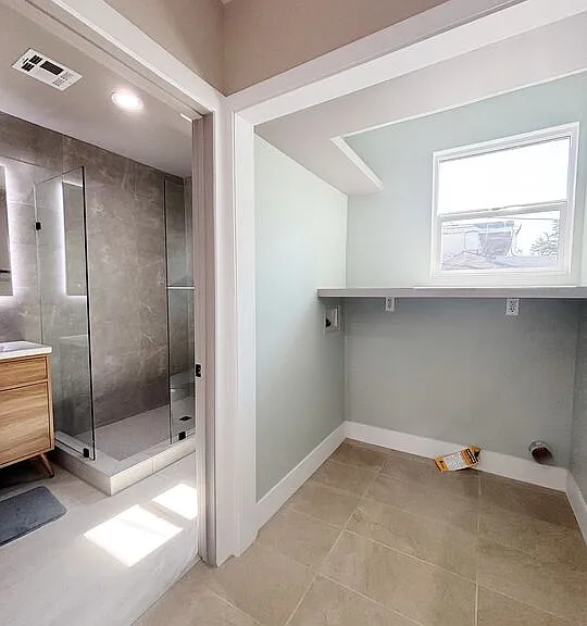 713 Devirian Pl — Photo 3
