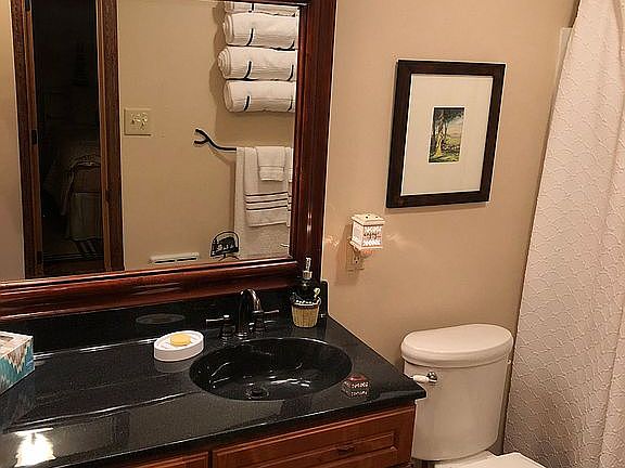 4th image of 108 Ash Ln