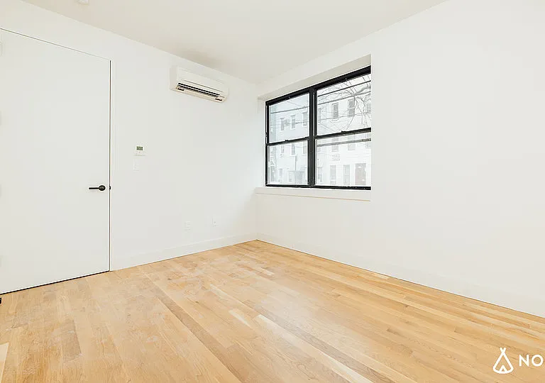 312 Devoe St #1B — Photo 2