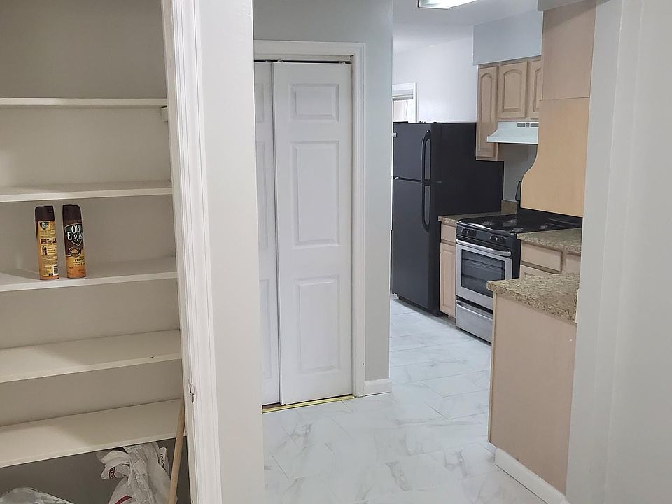 1st image of 1-4161 E Tremont Ave #1