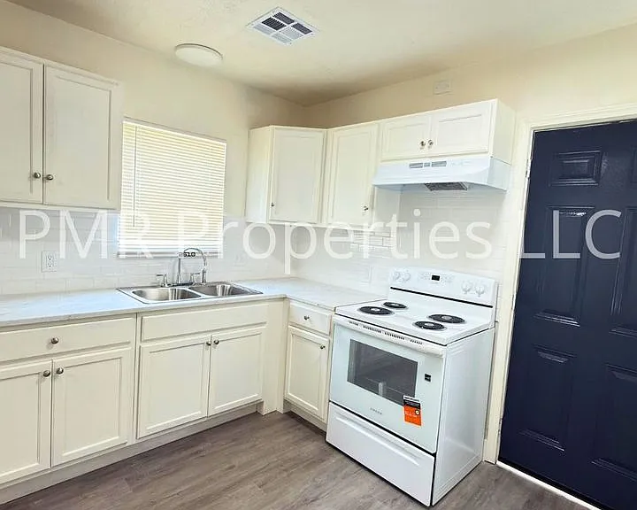 1706 NW Cherry Ave — Photo 3