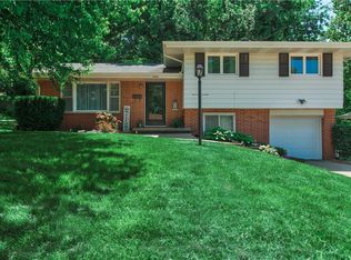 7406 Beechwood Dr, Urbandale, IA 50322
