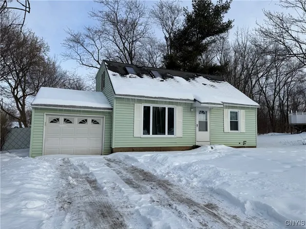 105 Dunhill Dr, Syracuse, NY 13209