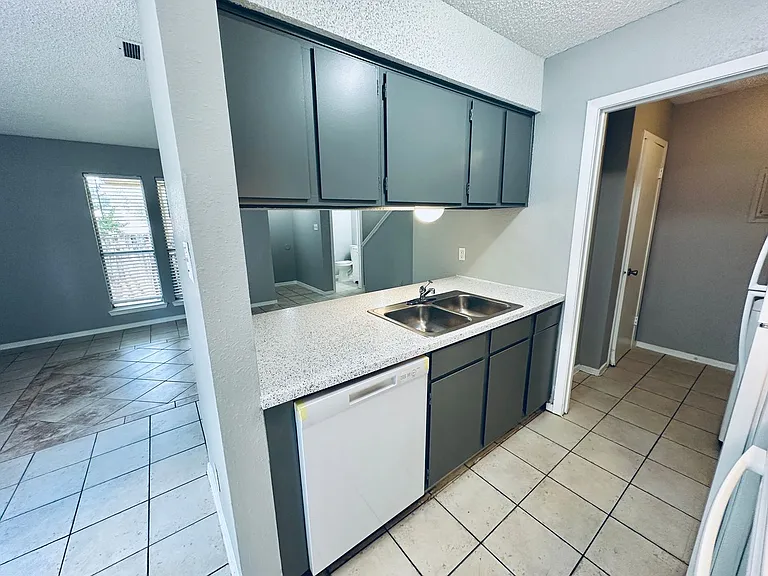 1318 Southport Dr — Photo 30