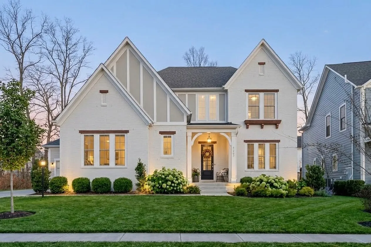 6 bed, 4.5 bath, 5500 sqft, $6,299 — Photo 1