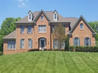 11044 Heathland Dr, Oakton, VA 22124