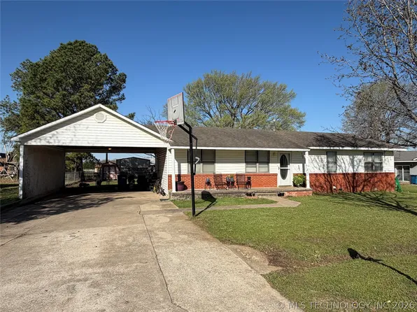 102 S Walnut Ave, Hartshorne, OK 74547