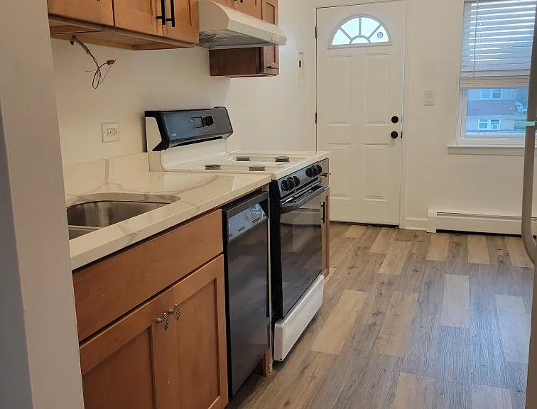 1725 Howard Ave #201 — Photo 11