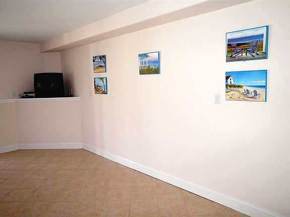4th image of 109 51st St #West