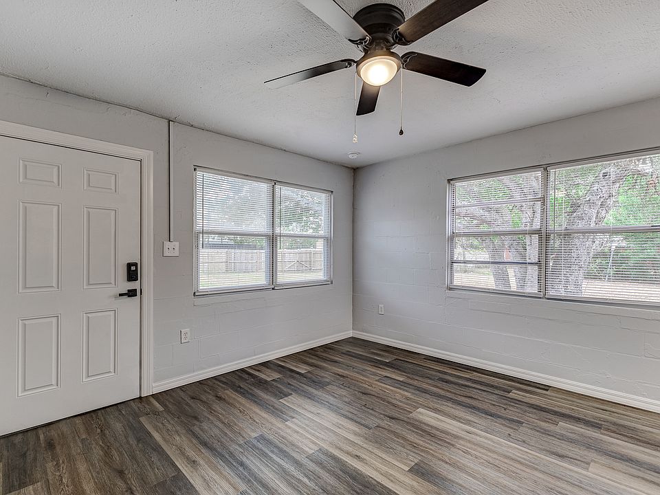 1st image of 1022 Texas Ave
