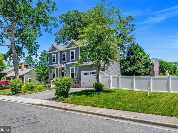 209 Pennsylvania Ave, Pasadena, MD 21122