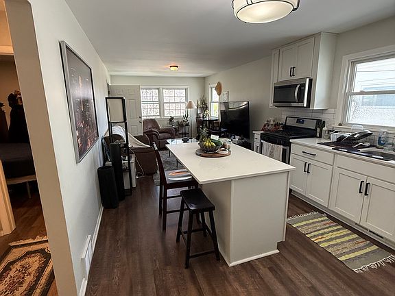 3rd image of 1832 McKinley St NE #1