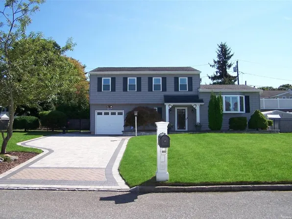 10 Mark Lane, Farmingville, NY 11738